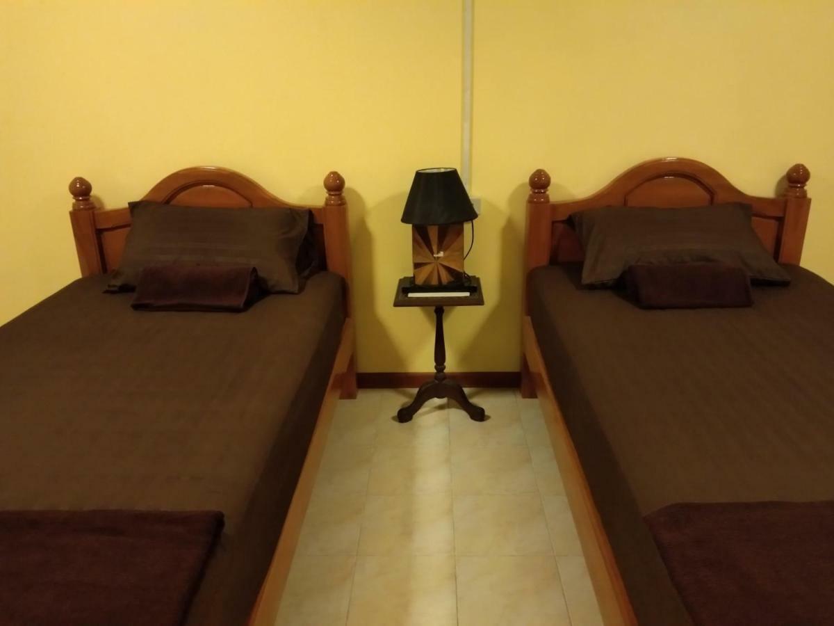Ruan Ben Ja Don Mueang,Bangkok Hostel Extérieur photo