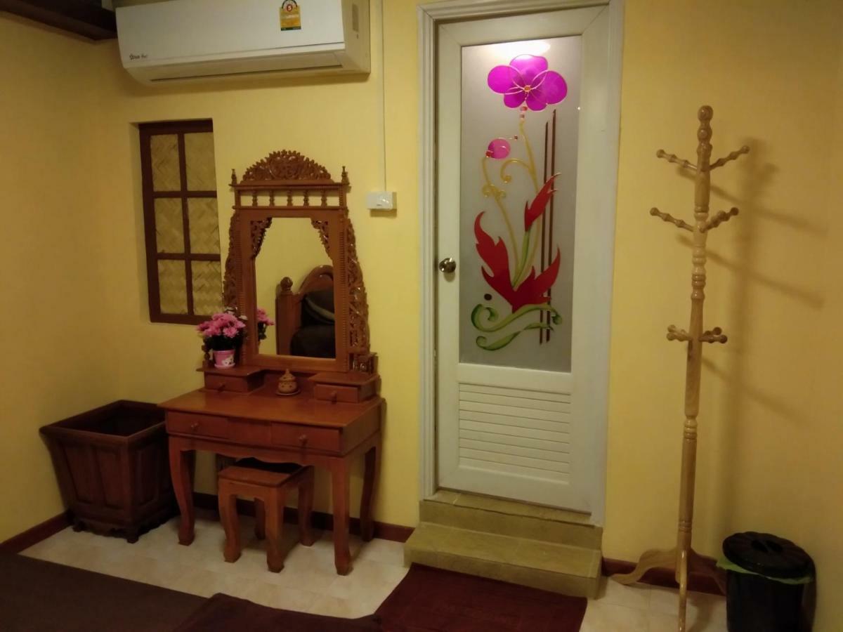 Ruan Ben Ja Don Mueang,Bangkok Hostel Extérieur photo